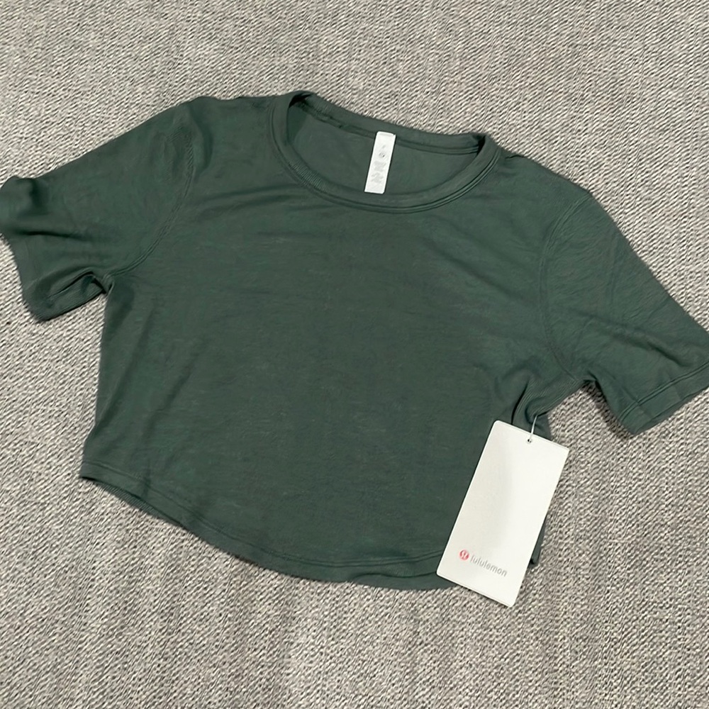 Lululemon hold tight cropped tshirt